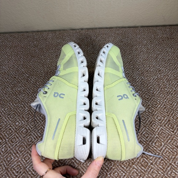 On Cloud 5 Womens 9.5 Shoes Yellow Running Walking Gym Swiss Sneaker Athletic - Picture 6 of 8